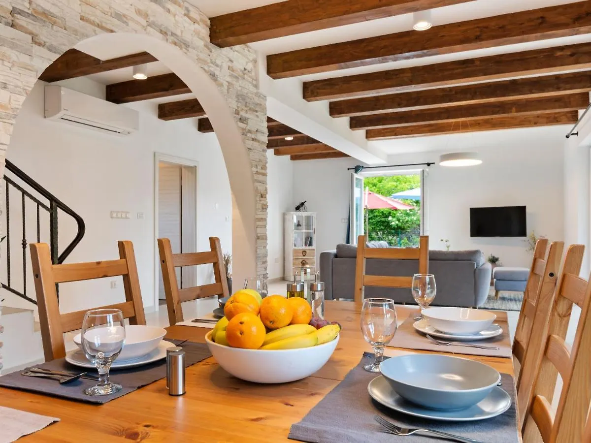 Quaint Holiday Home Near Buzet With Terrace 0*,